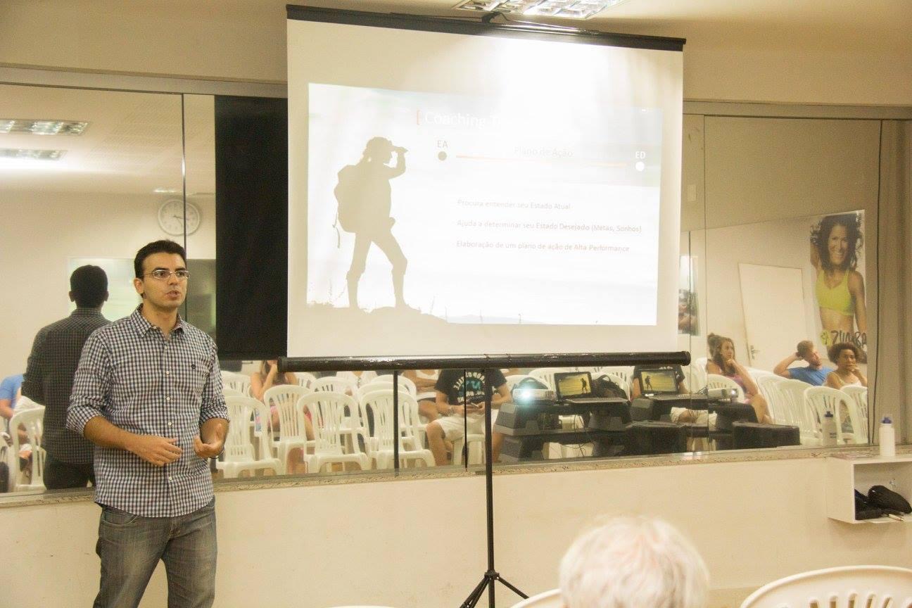 André palestrando para empresa